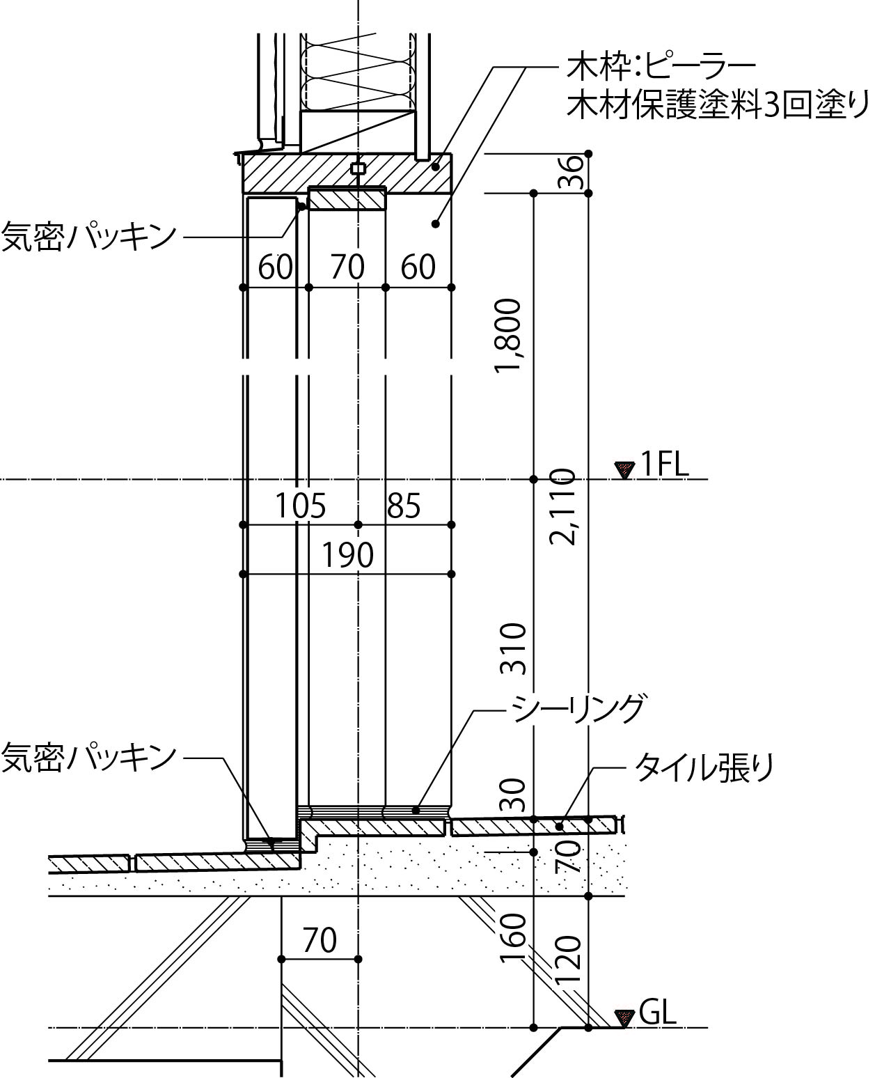 狭い玄関はシンプルな外開き戸