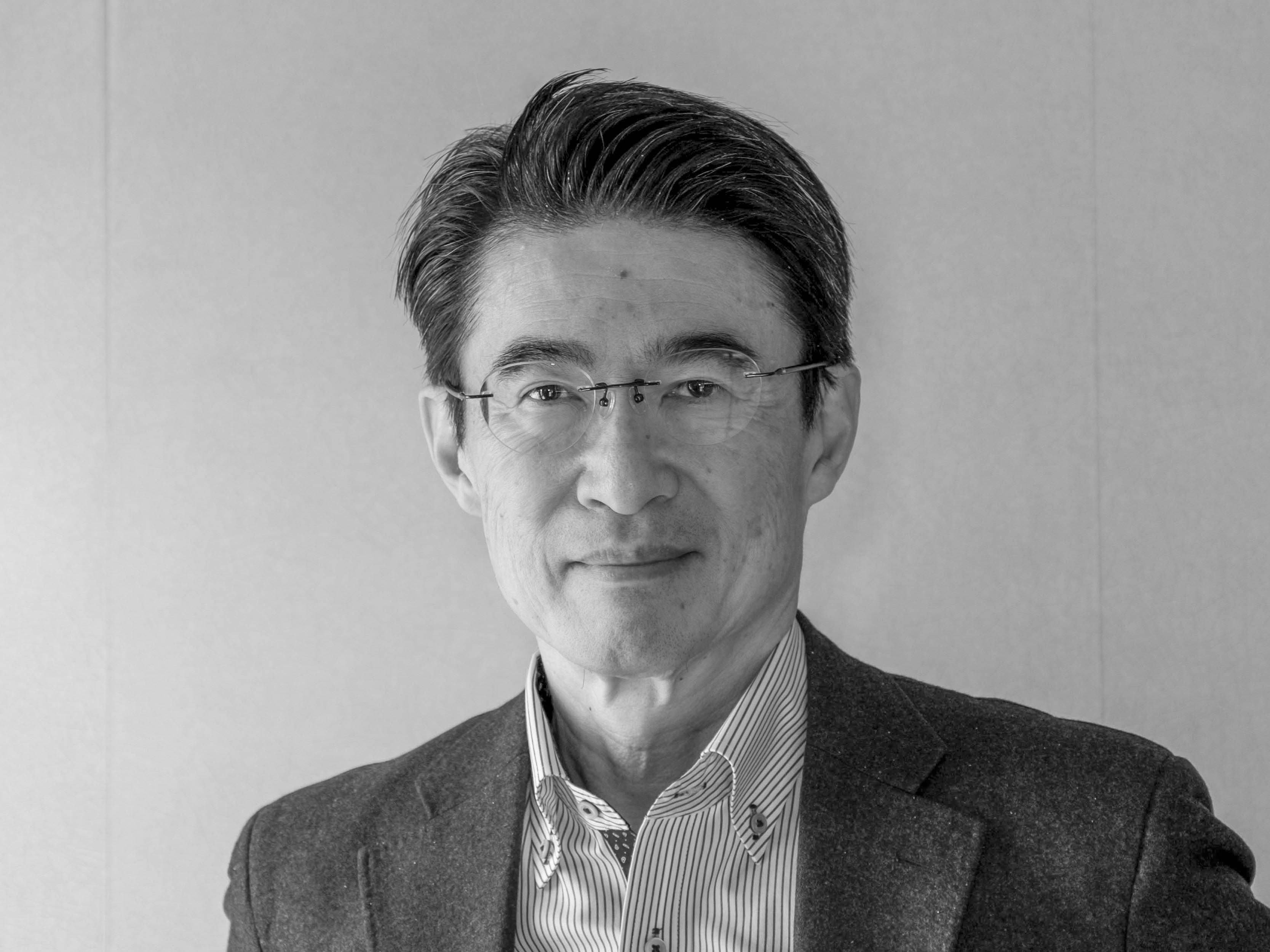 青島裕之_顔写真_白黒